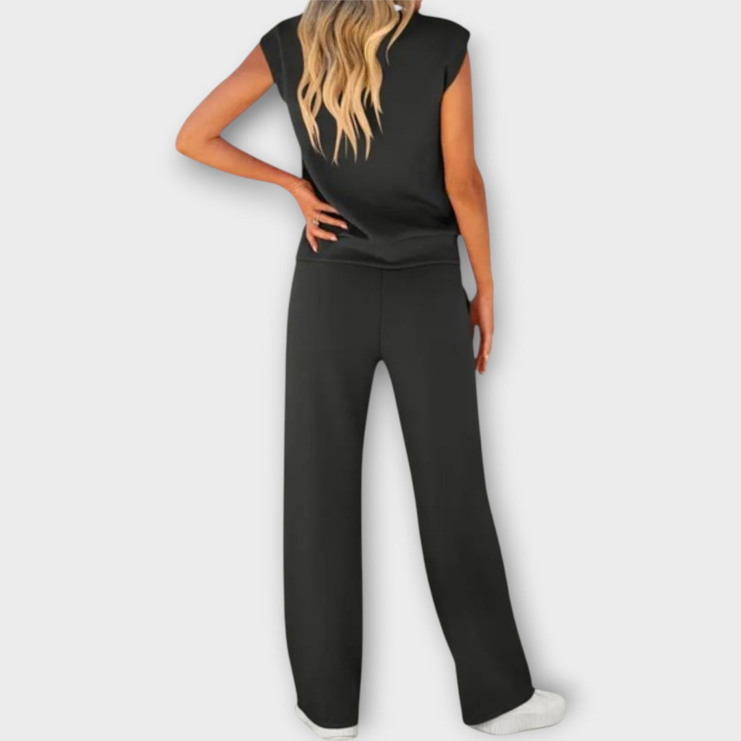 Sleeveless top and pants set with drawstring