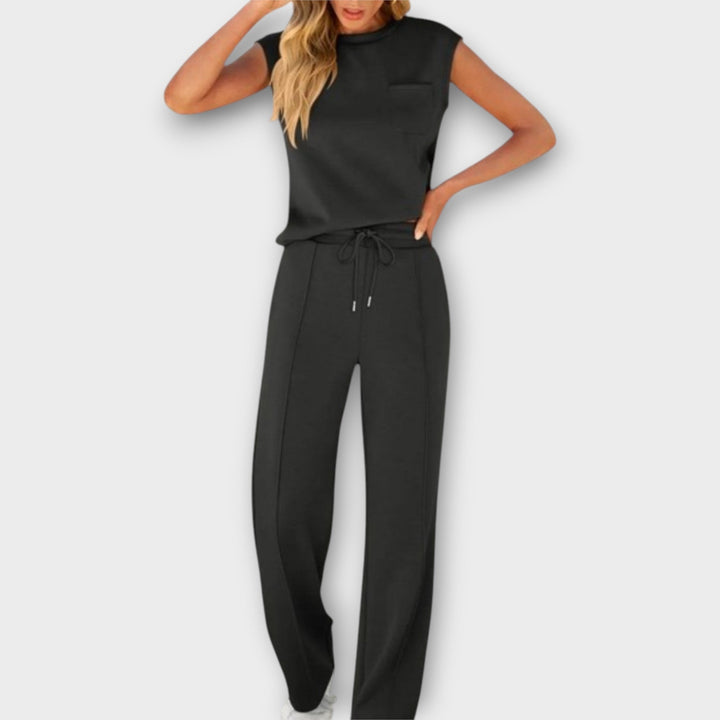 Sleeveless top and pants set with drawstring