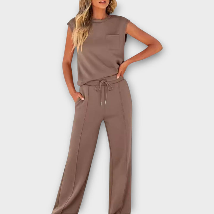 Sleeveless top and pants set with drawstring