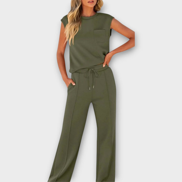 Sleeveless top and pants set with drawstring