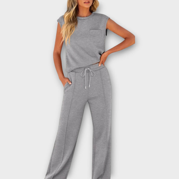 Sleeveless top and pants set with drawstring