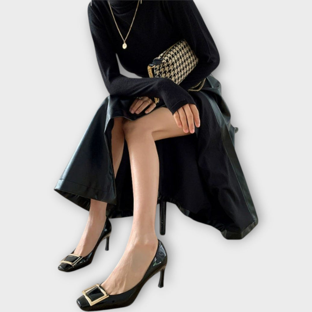 Elegant sandals with mid-heel and square toe